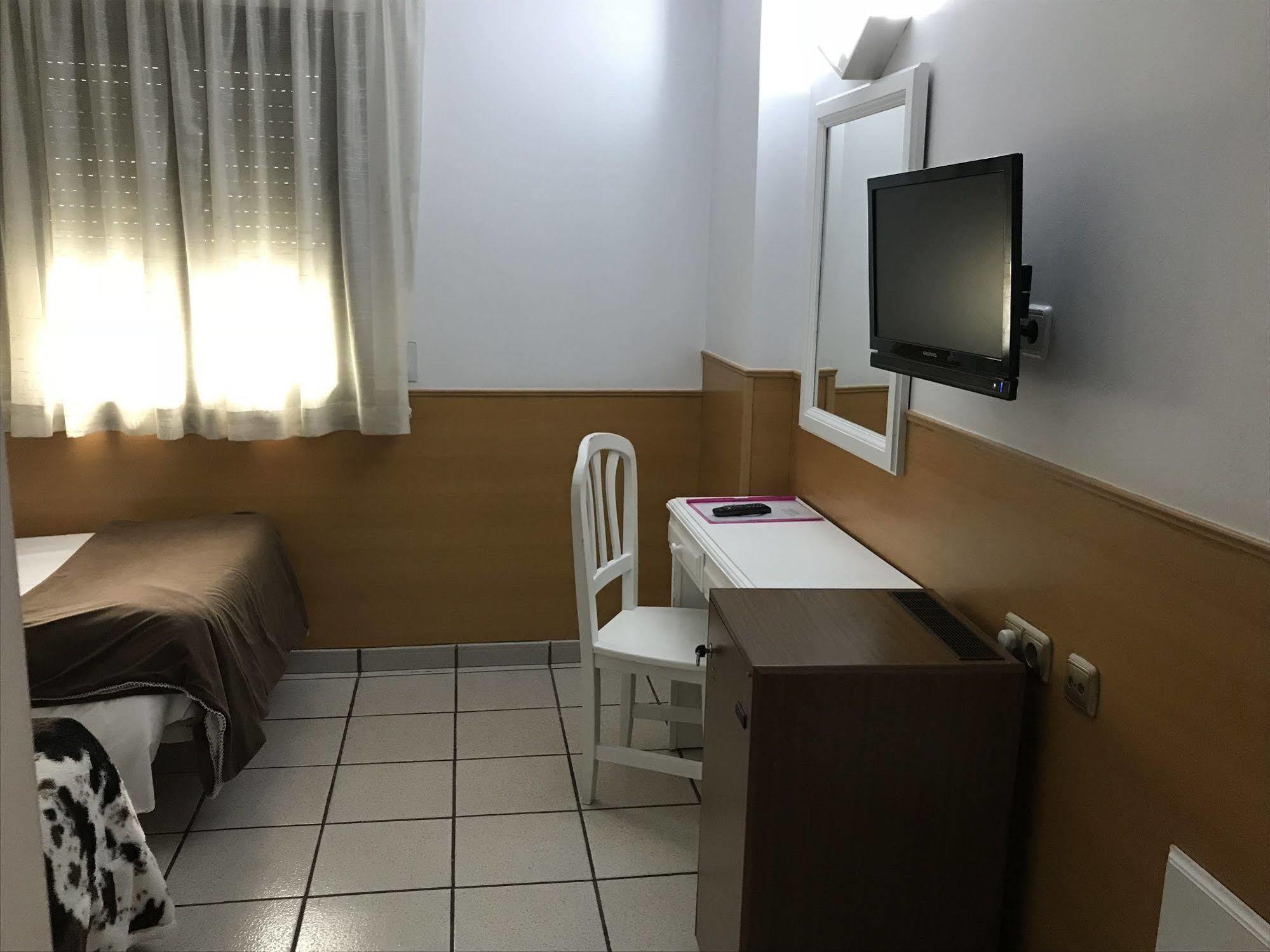 Hotel Pitiusa อันดอร์รา ลา เวลลา ภายนอก รูปภาพ